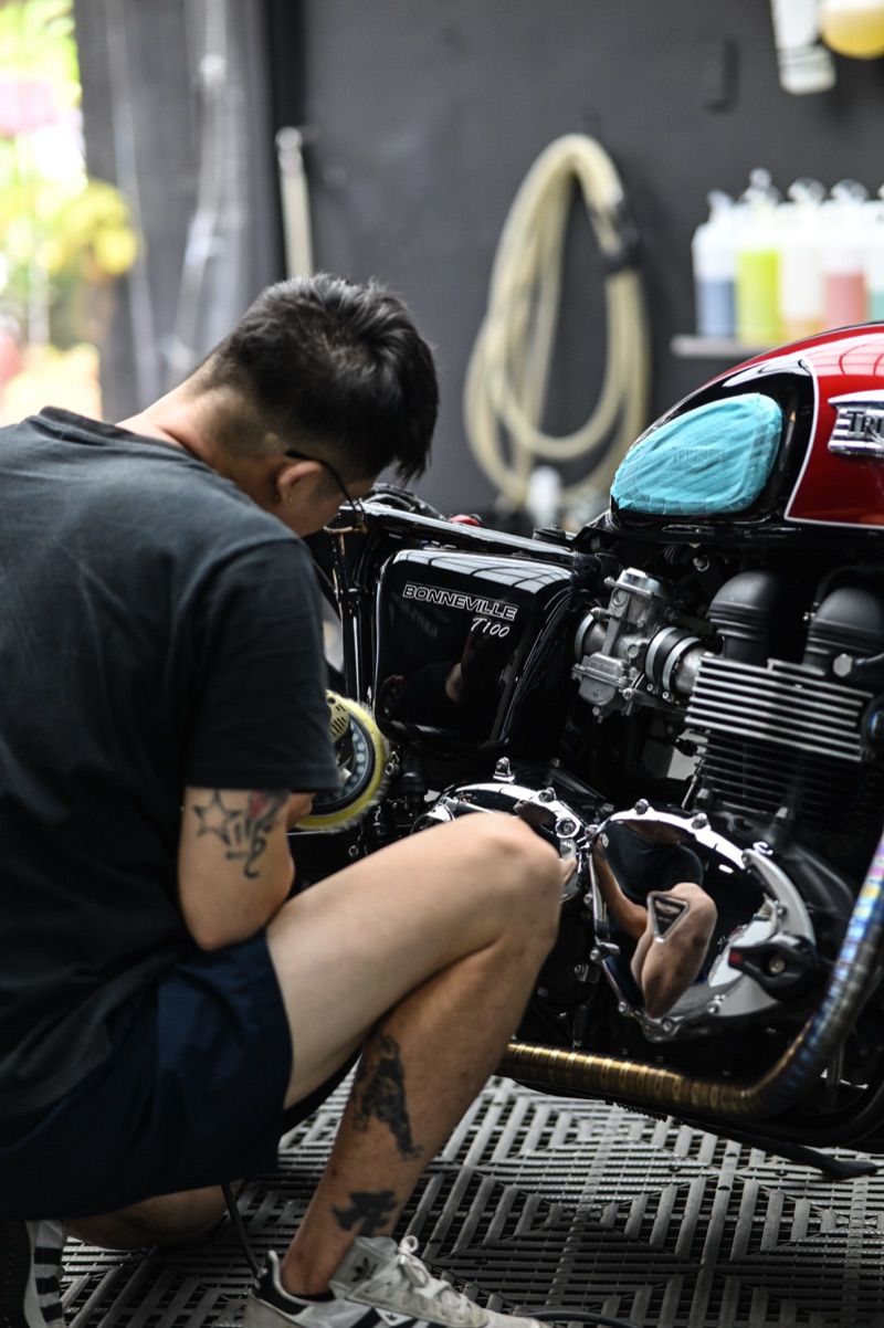 Triumph Bonneville T100 重機拋光鍍膜施工——捷匠